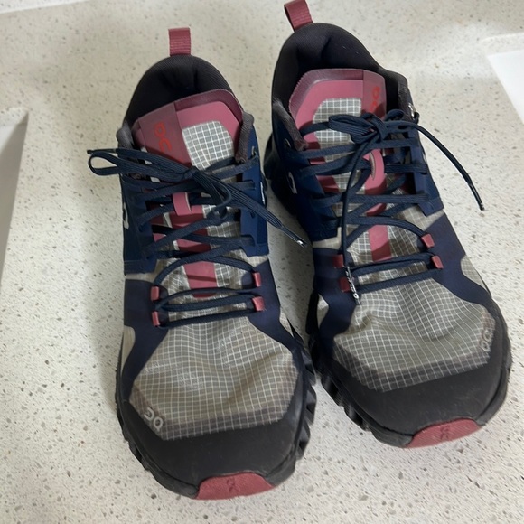 On Cloud X Shift Ink Cherry Women’s Running Shoes Size 7 - Picture 2 of 6